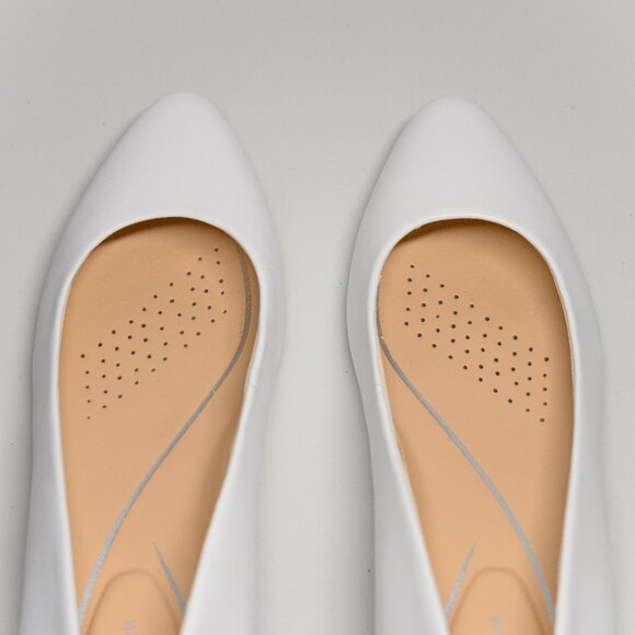 Easy Spirit Caldise Leather Low Heel Dress Shoes in White - Picture 11 of 15